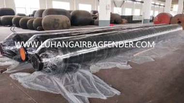 Pitkä vaahtotäytteinen PU-päällystetty telakka ja laiturivenesuoja