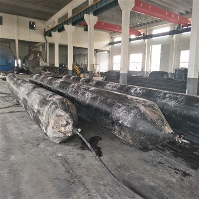 Suorituskykyinen pneumaattinen meri turvatyyny laivan käynnistämistä ja telakointia varten